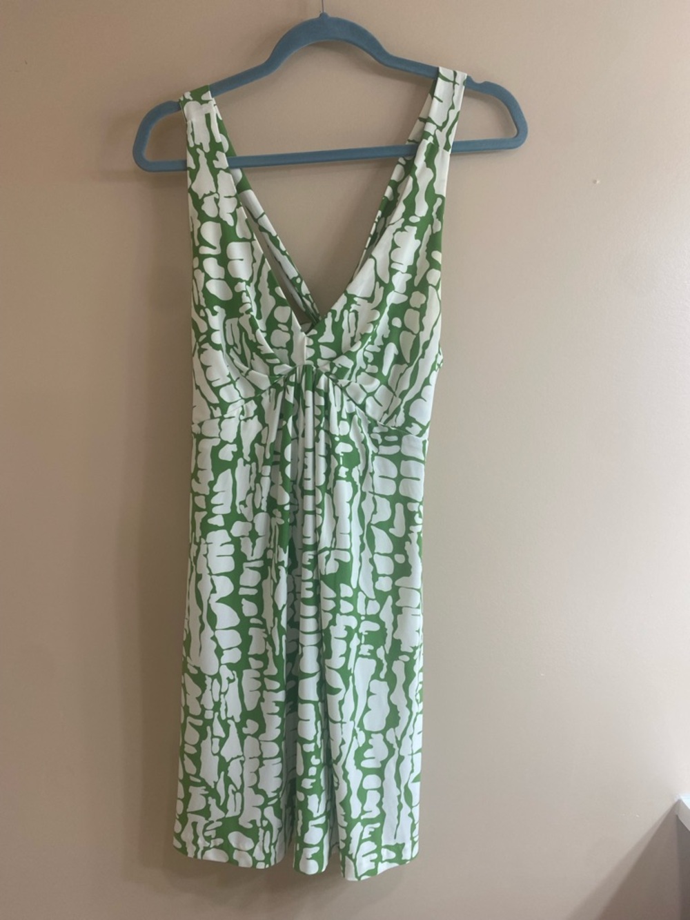 Harold's Green and White Abstract V-Neck Dress